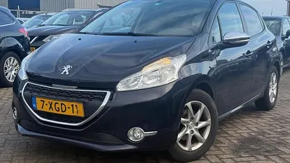 Occasion 2014 Peugeot 208 Style Hatchback | € 2.500 (Super prijs)
