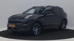 Zwart, metallic lak Gebruikt 2023 Lynk & Co 01 SUV | € 25.900 (Eerlijke prijs)