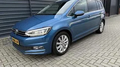 Blauw (metallic) Gebruikt 2017 VW Touran Highline MPV | € 8.995 (Eerlijke prijs)
