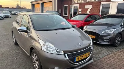 Occasion 2014 Peugeot 208 Style Hatchback | € 2.950 (Super prijs)