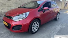 Rood Gebruikt 2012 Kia Rio Hatchback | € 3.499 (Eerlijke prijs)