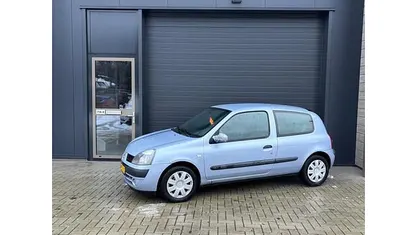 Occasion 2004 Renault Clio II Komfort Hatchback | € 750 (Eerlijke prijs)