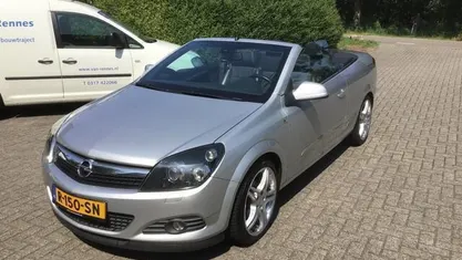 Grijs Occasion 2010 Opel Astra Cabriolet Cosmo Cabriolet | € 3.999 (Eerlijke prijs)