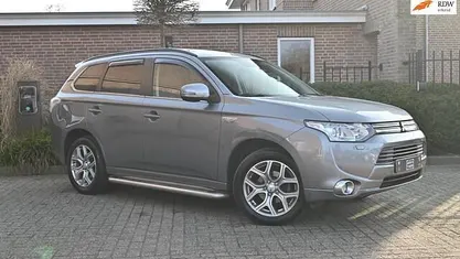 Grijs Occasion 2013 Mitsubishi Outlander Instyle SUV | € 11.900 (Eerlijke prijs)