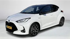 Wit Gebruikt 2021 Toyota Yaris Hybrid Executive Hatchback | € 21.445 (Eerlijke prijs)