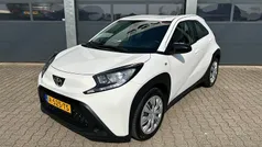 Wit Gebruikt 2022 Toyota Aygo Play Hatchback | € 16.830 (Eerlijke prijs)