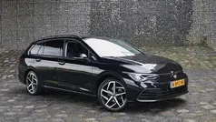 Zwart Gebruikt 2021 VW Golf VIII Style Hatchback | € 21.645 (Eerlijke prijs)