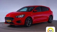Rood Gebruikt 2020 Ford Focus ST-Line Hatchback | € 12.445 (Eerlijke prijs)