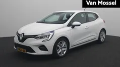 Wit Gebruikt 2020 Renault Clio V Zen Hatchback | € 13.540 (Eerlijke prijs)