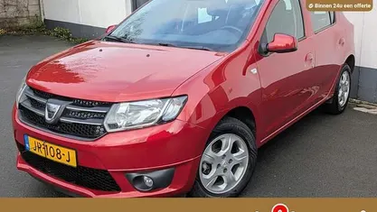 Rood (metallic) Gebruikt 2016 Dacia Sandero Lauréate Hatchback | € 6.900 (Goede deal)