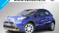 Gebruikt 2025 Toyota Aygo Play Hatchback | € 21.090 (Eerlijke prijs)