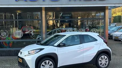 Wit Gebruikt 2023 Toyota Aygo Play Hatchback | € 13.795 (Super prijs)