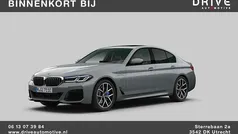 Grijs Gebruikt 2022 BMW 545e M Sport Sedan | € 52.900 (Eerlijke prijs)