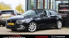 Jet black (zwart metallic) Gebruikt 2016 Mazda 3 Hatchback | € 15.800 (Eerlijke prijs)