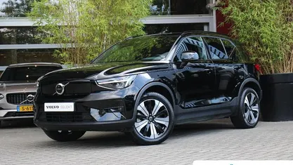 Zwart Gebruikt 2022 Volvo XC40 Core SUV | € 30.895 (Eerlijke prijs)