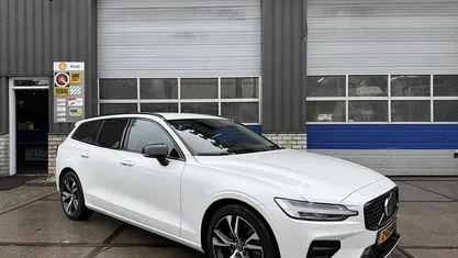 Occasion 2024 Volvo V60 Plus Stationwagen | € 37.800 (Eerlijke prijs)