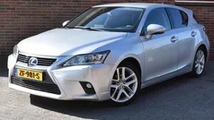 Grijs, metallic lak Gebruikt 2015 Lexus CT200h Luxury Line Hatchback | € 10.949 (Eerlijke prijs)
