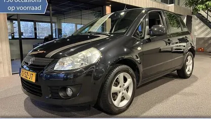 Zwart, metallic lak Gebruikt 2006 Suzuki SX4 Exclusive MPV | € 2.990 (Eerlijke prijs)