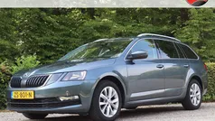 Grijs Gebruikt 2019 Skoda Octavia Business Line Stationwagen | € 19.900 (Eerlijke prijs)
