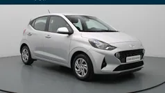 Grijs, metallic lak Gebruikt 2022 Hyundai i10 Comfort Hatchback | € 15.490 (Eerlijke prijs)