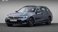 Blauw (metallic) Gebruikt 2025 BMW 330e Comfort Edition Stationwagen | € 49.880 (Goede deal)