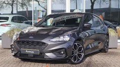 Grijs (metallic) Gebruikt 2020 Ford Focus ST-Line Hatchback | € 16.700 (Eerlijke prijs)