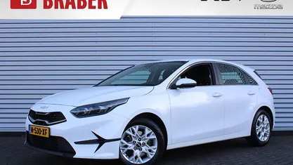 Wit Gebruikt 2022 Kia Ceed Hatchback | € 14.195 (Eerlijke prijs)