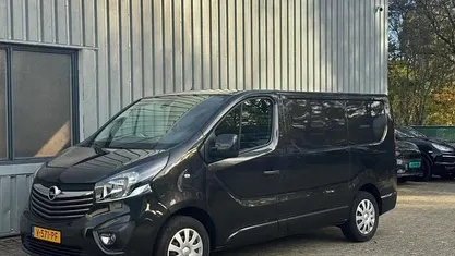 Zwart (metallic) Occasion 2018 Opel Vivaro Sport MPV | € 8.950 (Eerlijke prijs)