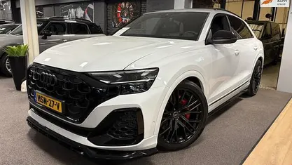 Wit (metallic) Gebruikt 2024 Audi Q8 Competition SUV | € 97.950 (Eerlijke prijs)