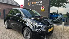 Zwart, metallic lak Gebruikt 2023 Fiat 500e Icon Hatchback | € 15.900 (Goede deal)