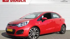 Rood Gebruikt 2015 Kia Rio Hatchback | € 9.845 (Eerlijke prijs)
