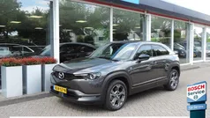 Grijs, metallic lak Gebruikt 2023 Mazda MX30 Ad'Vantage SUV | € 20.980 (Eerlijke prijs)