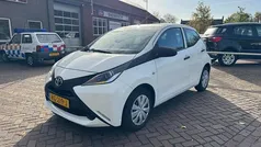 Wit Gebruikt 2017 Toyota Aygo Hatchback | € 6.995 (Eerlijke prijs)