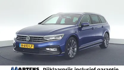 Blauw Gebruikt 2020 VW Passat Elegance Stationwagen | € 27.949 (Eerlijke prijs)