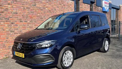 Blauw, metallic lak Gebruikt 2024 Mercedes EQT200 Advanced Plus MPV | € 26.955 (Goede deal)