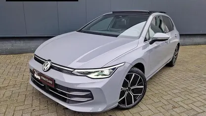 Occasion 2024 VW Golf VIII IQ Drive Hatchback | € 34.950 (Eerlijke prijs)