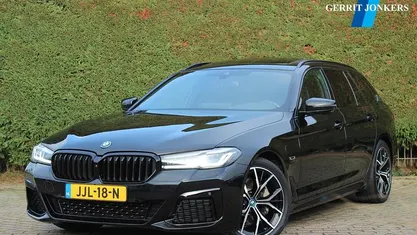 Zwart Occasion 2023 BMW 530e M Sport Stationwagen | € 42.900 (Eerlijke prijs)