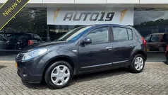 Grijs Gebruikt 2009 Dacia Sandero Lauréate Hatchback | € 2.419 (Eerlijke prijs)