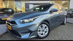 Grijs Gebruikt 2024 Kia Ceed Hatchback | € 26.995 (Eerlijke prijs)