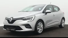 Platiniumgrijs Gebruikt 2021 Renault Clio V Zen Hatchback | € 14.245 (Eerlijke prijs)