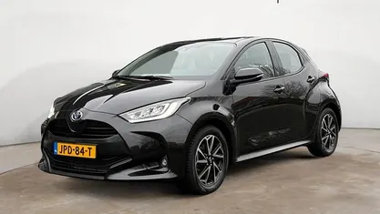 Zwart Occasion 2023 Toyota Yaris Hybrid Business Edition Hatchback | € 23.695 (Eerlijke prijs)