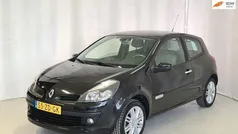 Zwart, metallic lak Gebruikt 2008 Renault Clio II Initiale Hatchback | € 4.799 (Eerlijke prijs)