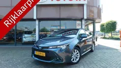 Grijs, metallic lak Gebruikt 2023 Toyota Corolla Active Stationwagen | € 27.400 (Eerlijke prijs)