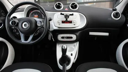 Grijs Gebruikt 2015 Smart ForFour Passion Hatchback | € 7.450 (Eerlijke prijs)