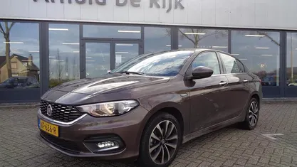 Occasion Fiat Tipo Lounge 95 PK (69 kW) 2017 Bruin Sedan