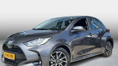 Grijs Gebruikt 2023 Toyota Yaris Hybrid Hatchback | € 23.499 (Eerlijke prijs)