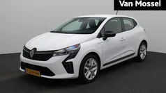 Gebruikt 2023 Renault Clio V Evolution Hatchback | € 15.930 (Eerlijke prijs)