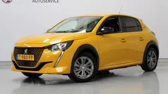 Geel Gebruikt 2023 Peugeot e-208 Allure Hatchback | € 20.400 (Eerlijke prijs)