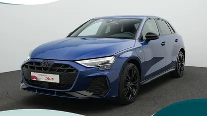 Blauw (metallic) Nieuw 2025 Audi A3 Sportback e-tron S-Line Hatchback | € 48.900 (Eerlijke prijs)