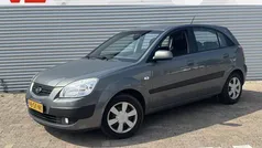 Grijs Gebruikt 2006 Kia Rio 2 Hatchback | € 1.948 (Eerlijke prijs)